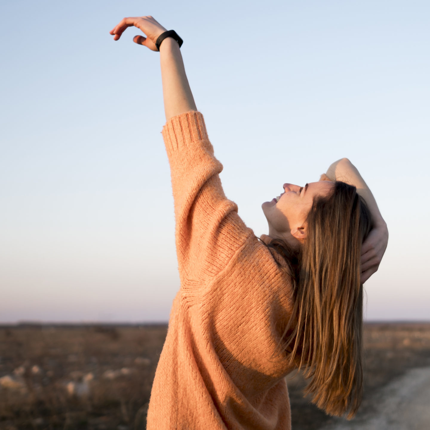 smiley-young-girl-road-with-her-hand-air